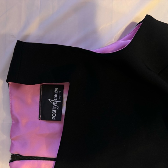 Positive Attitude | VNTG Fitted Mini Black Dress with Satin Pink Lining Slit - Picture 5 of 6
